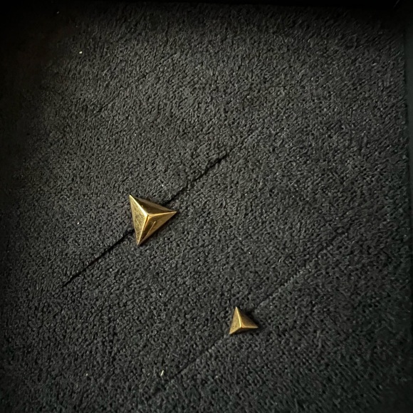 Maria Tash Faceted Triangle Threaded Stud Earring -Small - Picture 3 of 4